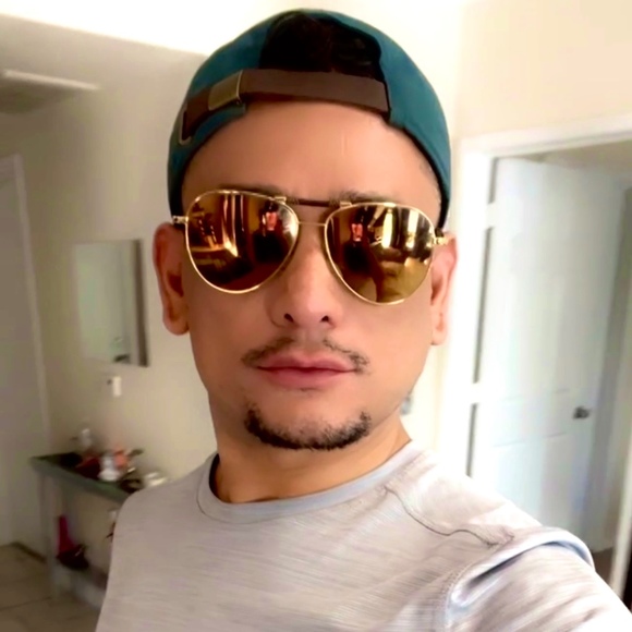 Meet your Posher, Tommy - Picture 1 of 1